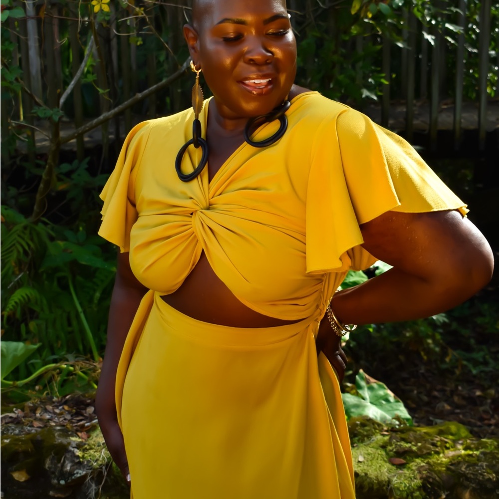 Chic Yellow Cutout Dress